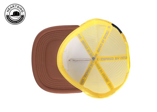 Внутренняя сторона шляпы дальнобойщика из пенопласта спереди с нашивкой