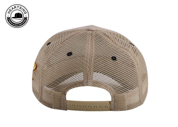 Задняя часть изготовленной на заказ олдскульной камуфляжной шляпы дальнобойщика