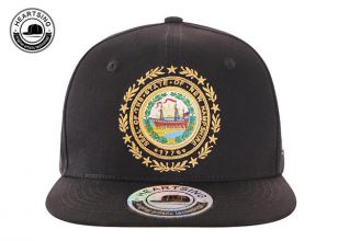 Изготовленная на заказ хлопчатобумажная шляпа Snapback черного цвета с плоским козырьком из 6 панелей и вышитой нашивкой