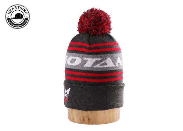 Изготовленная на заказ зимняя мягкая вязаная шапочка Унисекс с манжетами и помпонами в полоску темно-серого цвета-b011