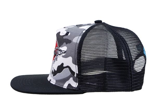 Бейсболка дальнобойщика Snapback из охотничьего камуфляжа с аппликацией сбоку