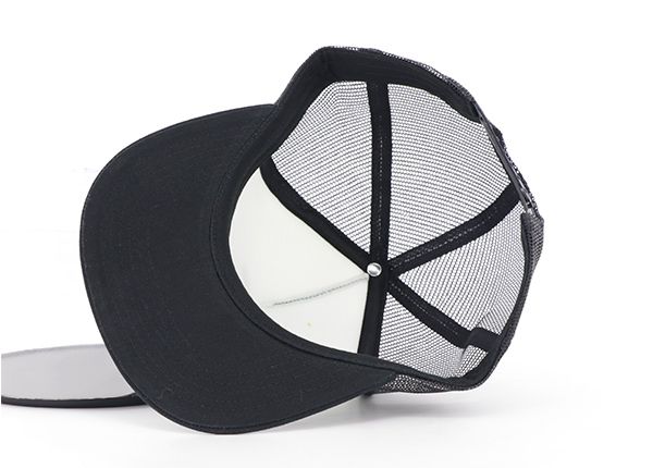 Внутренняя часть изготовленной на заказ шляпы дальнобойщика Snapback с принтом на 5 панелях из белой пены