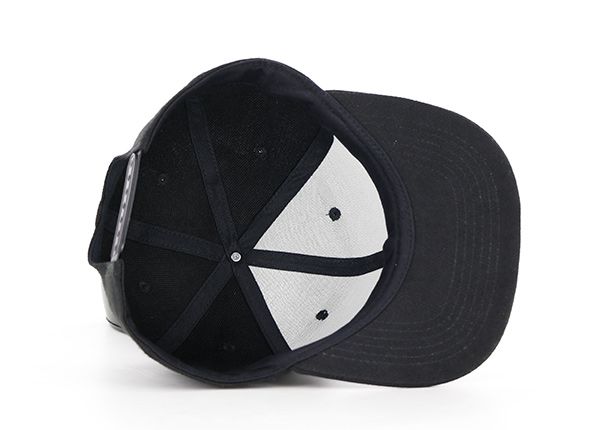 Внутренняя сторона изготовленной на заказ черной застежки-молнии с вышитыми 6 панелями