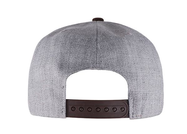 Задняя часть изготовленной на заказ шляпы с плоским козырьком и американским флагом Snapback