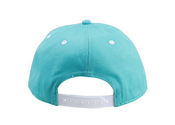 Шляпа-снэпбэк с кожаными полями сзади и вышитым логотипом