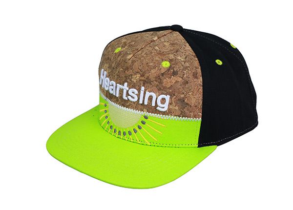 Шляпа-снэпбэк с вышивкой неоново-зеленого цвета с наклоном из 5 панелей, выполненная из хлопка и пробковой ткани