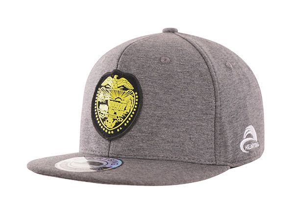 Косая сторона изготовленной на заказ серой плоской флисовой шапочки