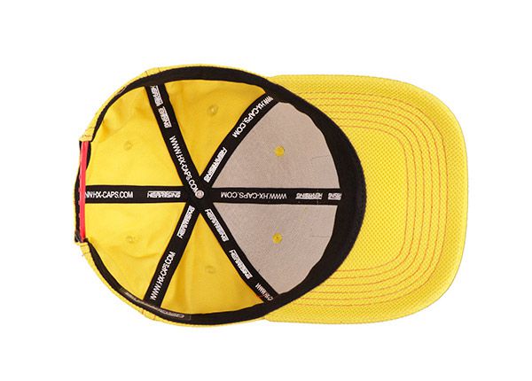 Внутренняя сторона изготовленной на заказ желтой бейсболки американского штата Вайоминг