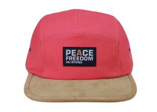 Красная шляпа с 5 вставками и замшевыми полями цвета Хаки