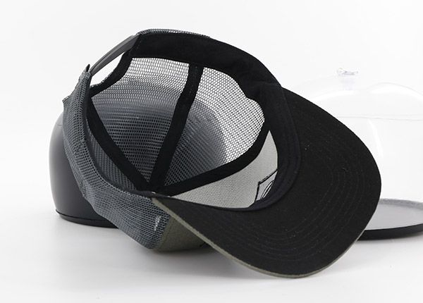 Внутренняя часть изготовленной на заказ шляпы дальнобойщика Snapback с 5 панелями