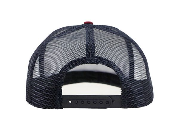 Задняя сторона изготовленной на заказ пустой шляпы дальнобойщика Snapback из пенопласта