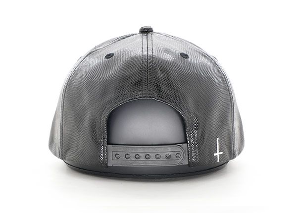 Задняя часть изготовленной на заказ модной кожаной шляпы Snapbacks с зеленым козырьком