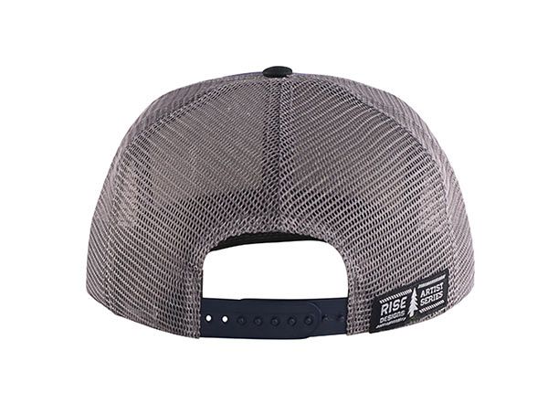 Шляпа-снэпбэк с принтом из замшелого дуба на тыльной стороне и сетчатой спинкой