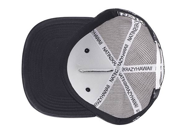 Внутри простая черная шляпа дальнобойщика Snapback с поролоном