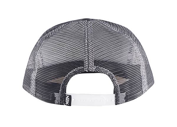 Задняя часть простой черной шляпы дальнобойщика Snapback с поролоном