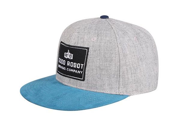 Модные двухцветные бейсболки с плоским козырьком