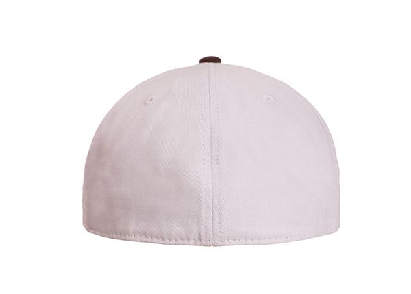 Задняя часть изготовленной на заказ бейсбольной шляпы с флагом Великобритании в обтяжку