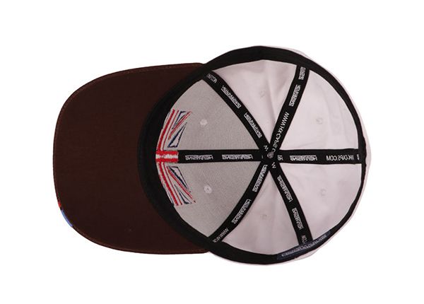 Внутри изготовленной на заказ бейсболки с флагом Великобритании