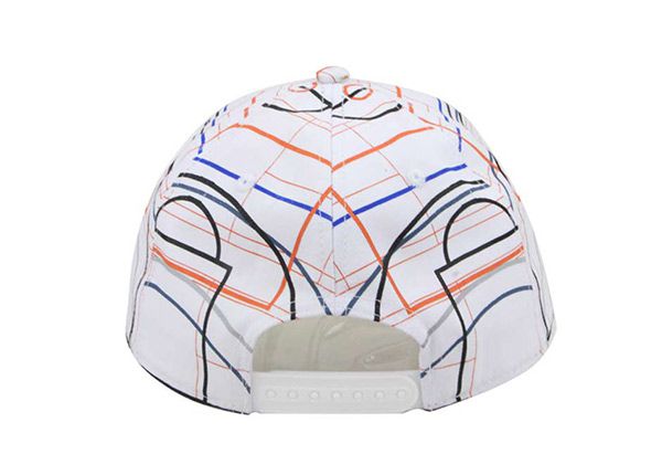 Задняя часть изготовленной на заказ бейсболки в тонкую полоску