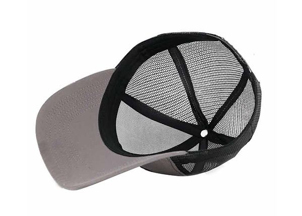 Внутри винтажной бейсбольной шляпы дальнобойщика Старой школы