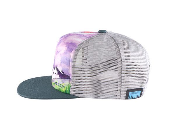 Сторона изготовленной на заказ молодежной бейсболки дальнобойщика с плоским козырьком