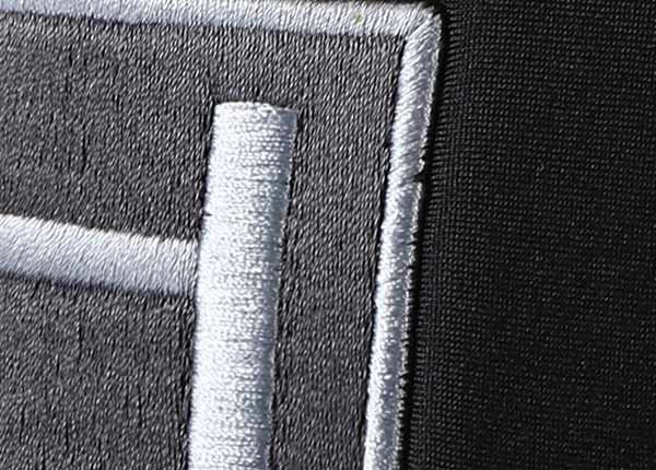 Логотип на шляпе Snapback с черной сетчатой спинкой