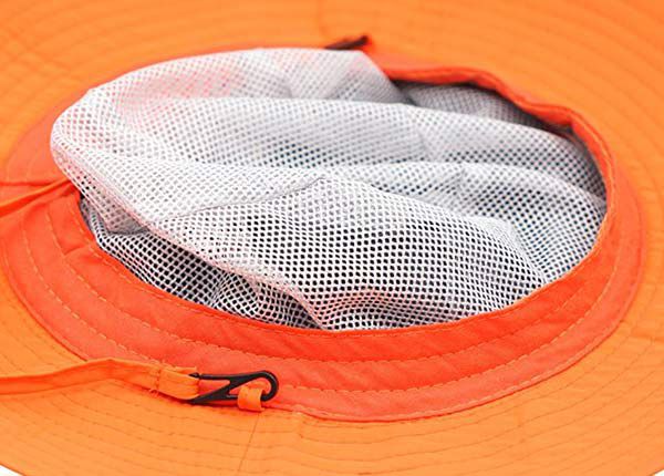 Деталь пустой нейлоновой шляпы-ведерка с широкими полями и завязками