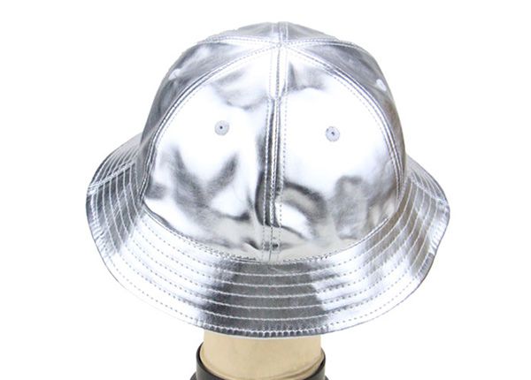 Задняя часть пустой водонепроницаемой шляпы-ведерка из полиуретана со светоотражающим покрытием из 6 панелей