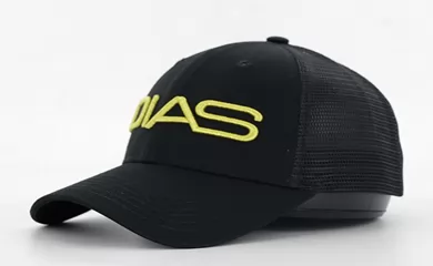 В чем разница между кепками Snapback и Trucker?